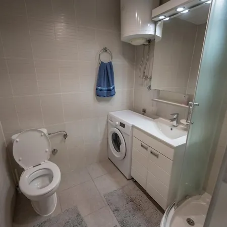 Dove's Nook - A Stylish Center Retreat *